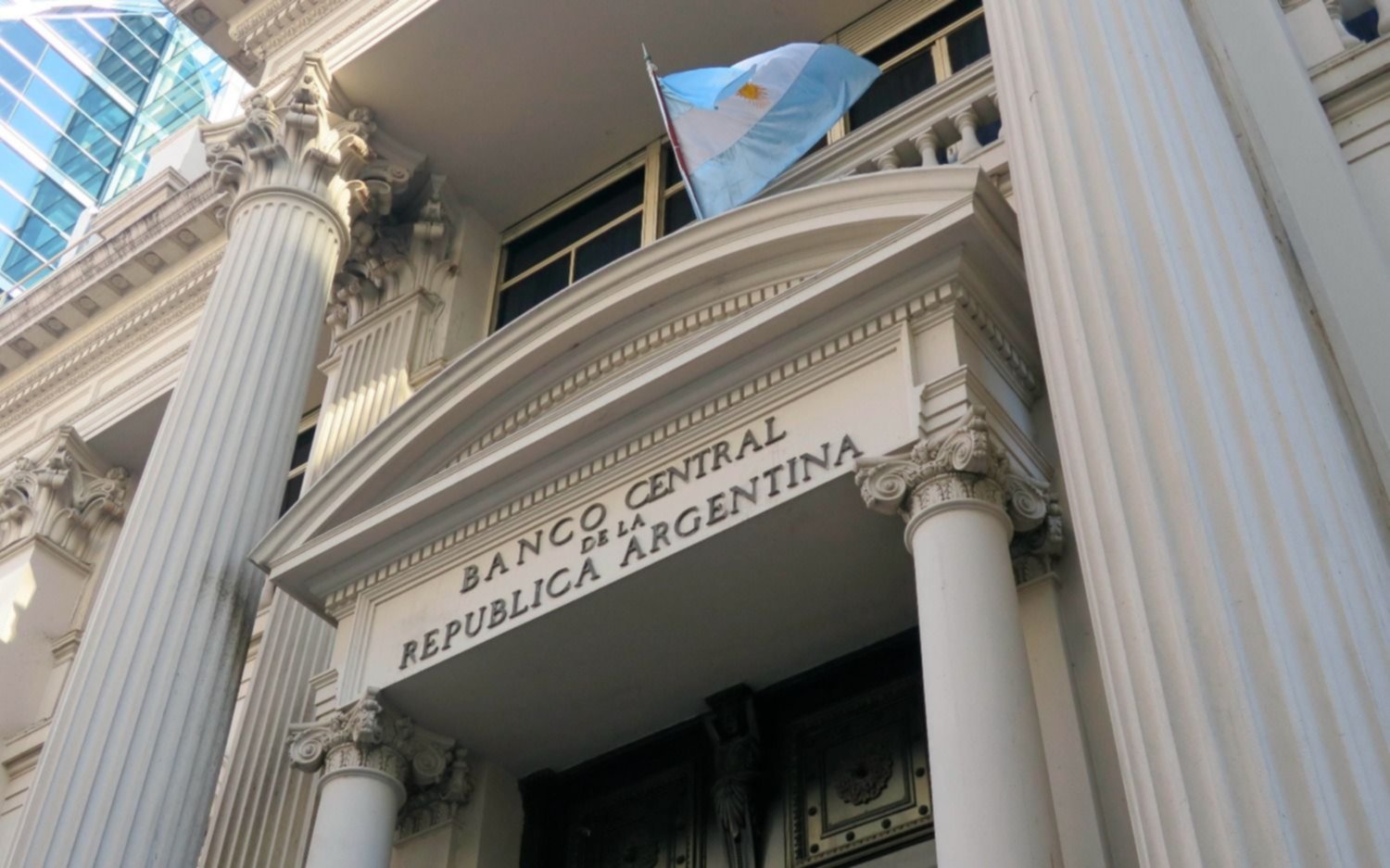 Tensión financiera: el Gobierno y el Banco Central buscan cortar la caída de los bonos en pesos