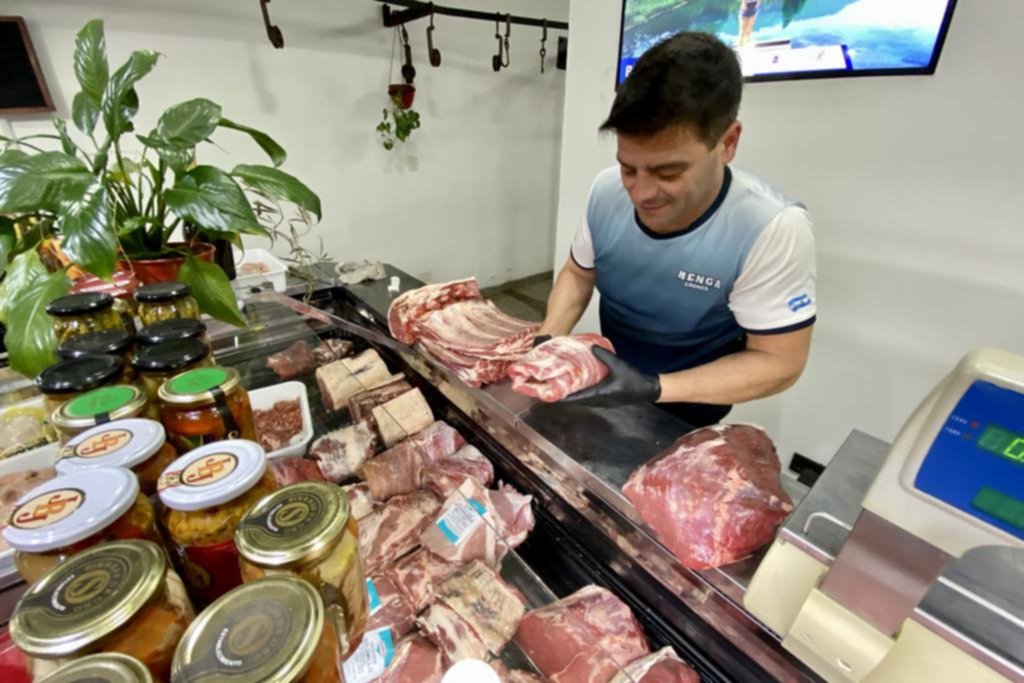 Entre el pollo, el cerdo y el precio de lujo, la carne sigue en picada en la mesa
