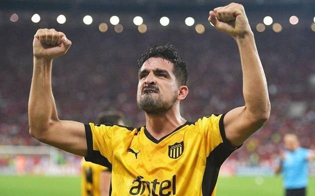 Ex jugador de Estudiantes y Boca, acusado de manosear y agredir a dos mujeres en Uruguay