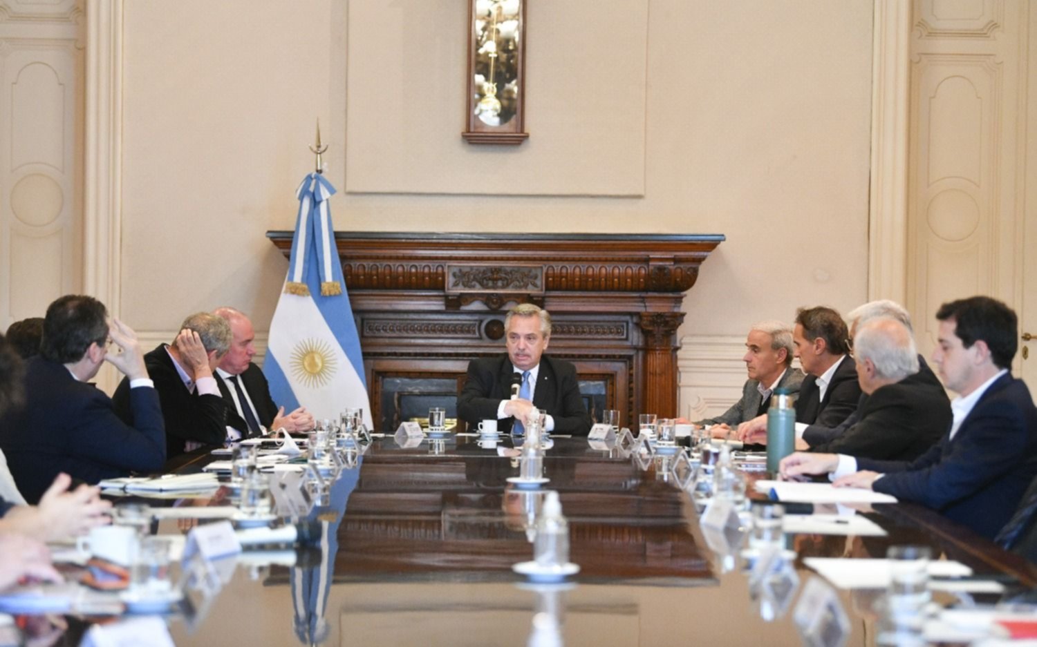 Preparan nuevas medidas para intentar frenar la salida de dólares