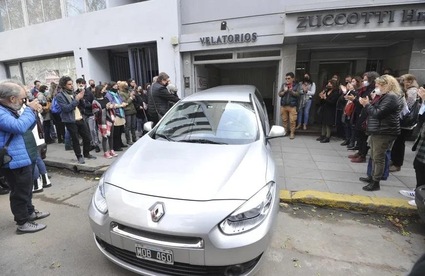 Dolor y aplausos en el último adiós a la actriz platense Julieta Vallina