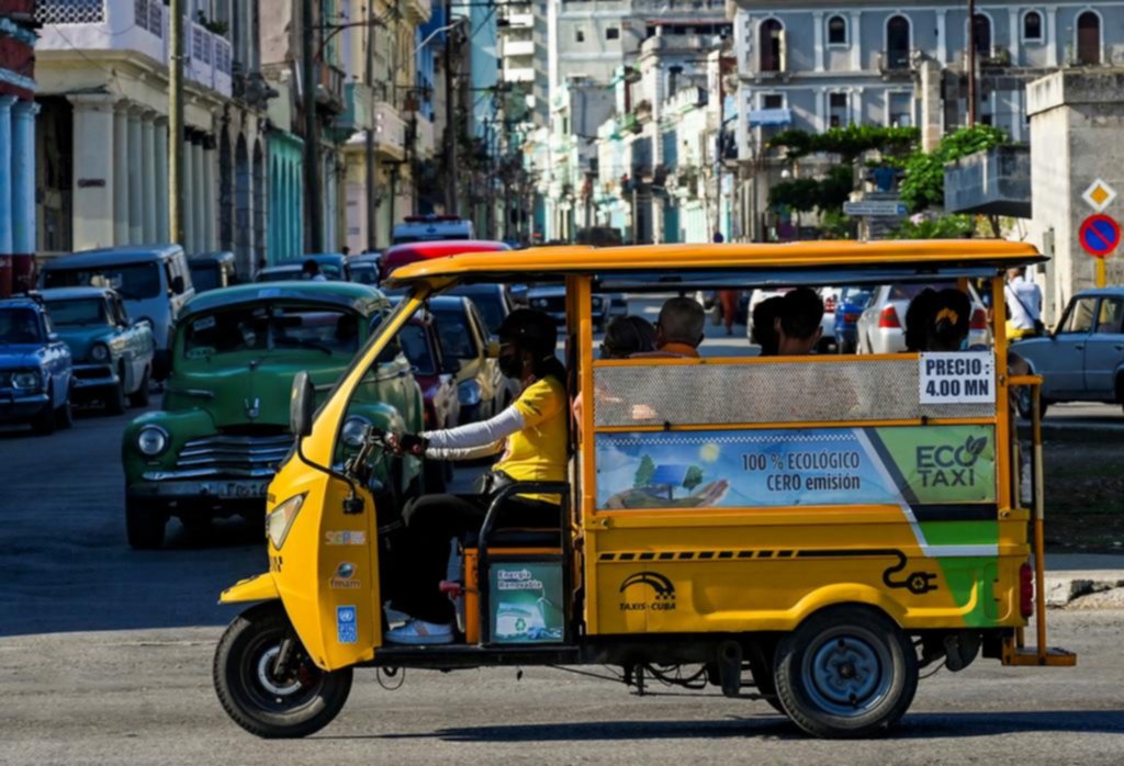 Cuba empieza a cambiar su paisaje con el “boom” de los autos eléctricos