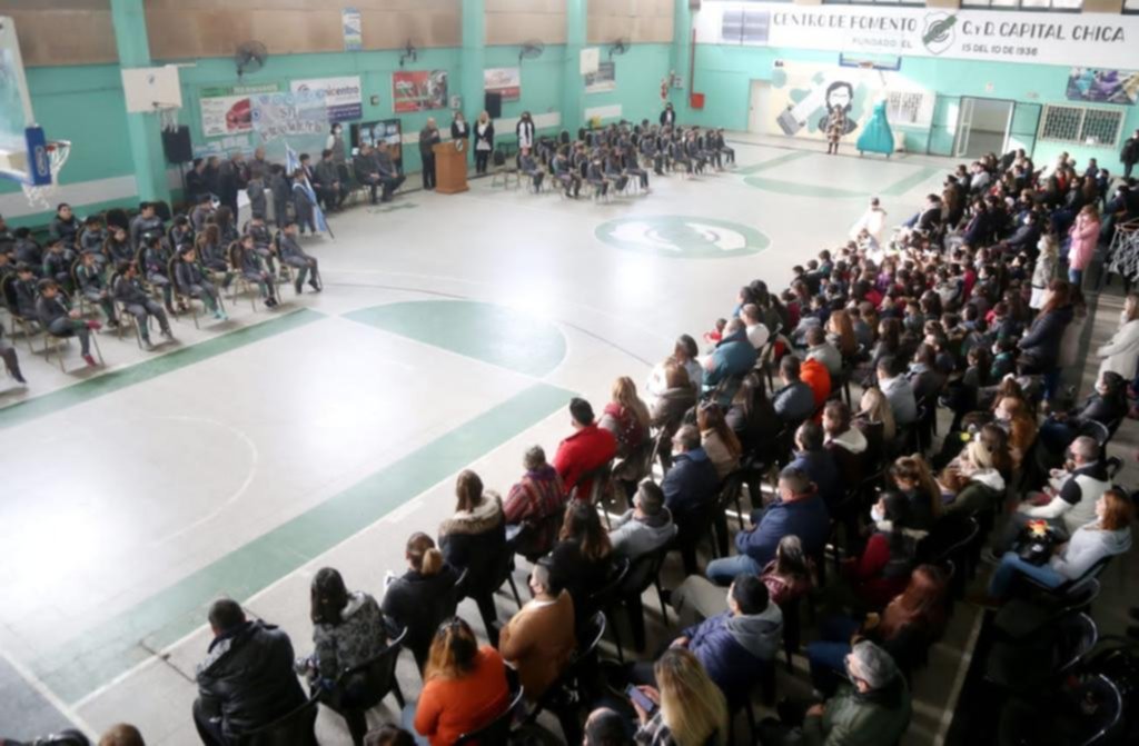 Promesa a la Bandera en colegios de la Ciudad