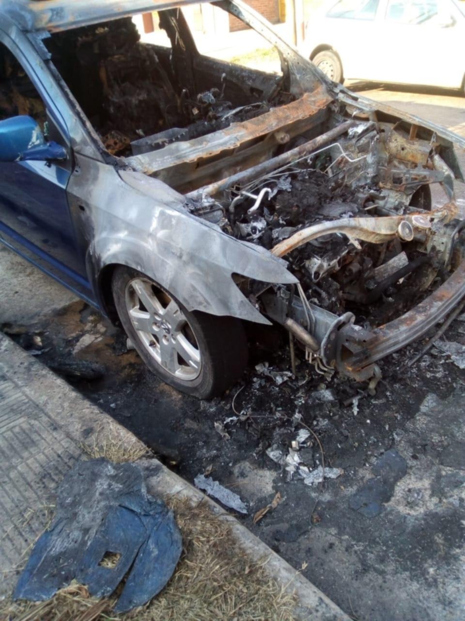 Reclamo por una camioneta abandonada en 19 y 33