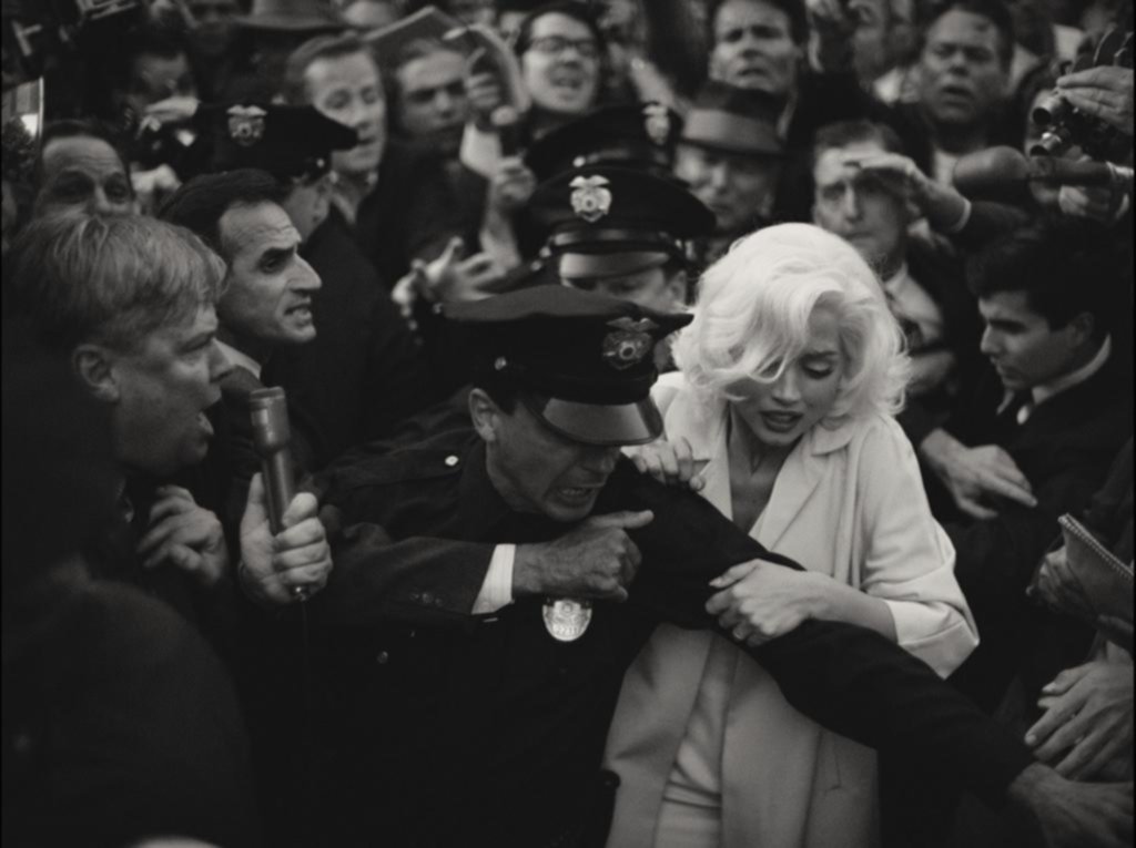 “Rubia”: traumas, sexo y una violación en la peli de Marilyn prohibida para menores de 17