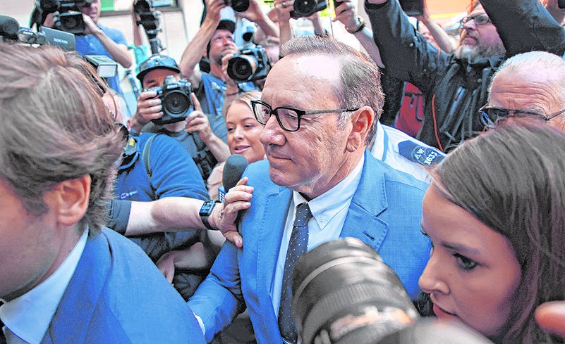 Reapareció Spacey dio la cara y negó los nuevos cargos