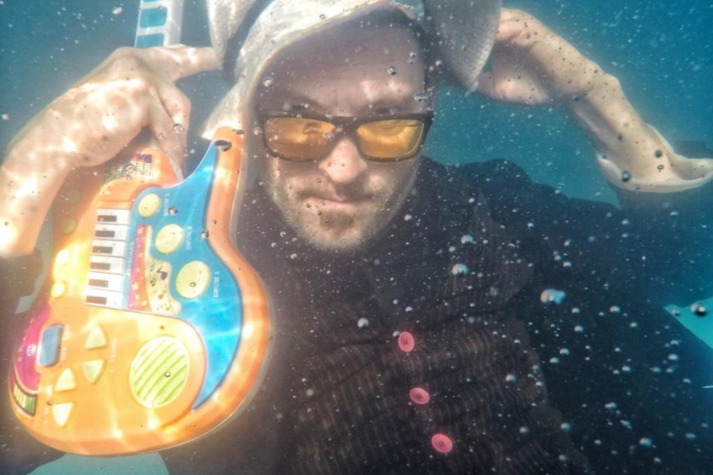 “Especie bebé”: el regreso al rock de Mato Ruiz con un “bandón” amigo y familiar