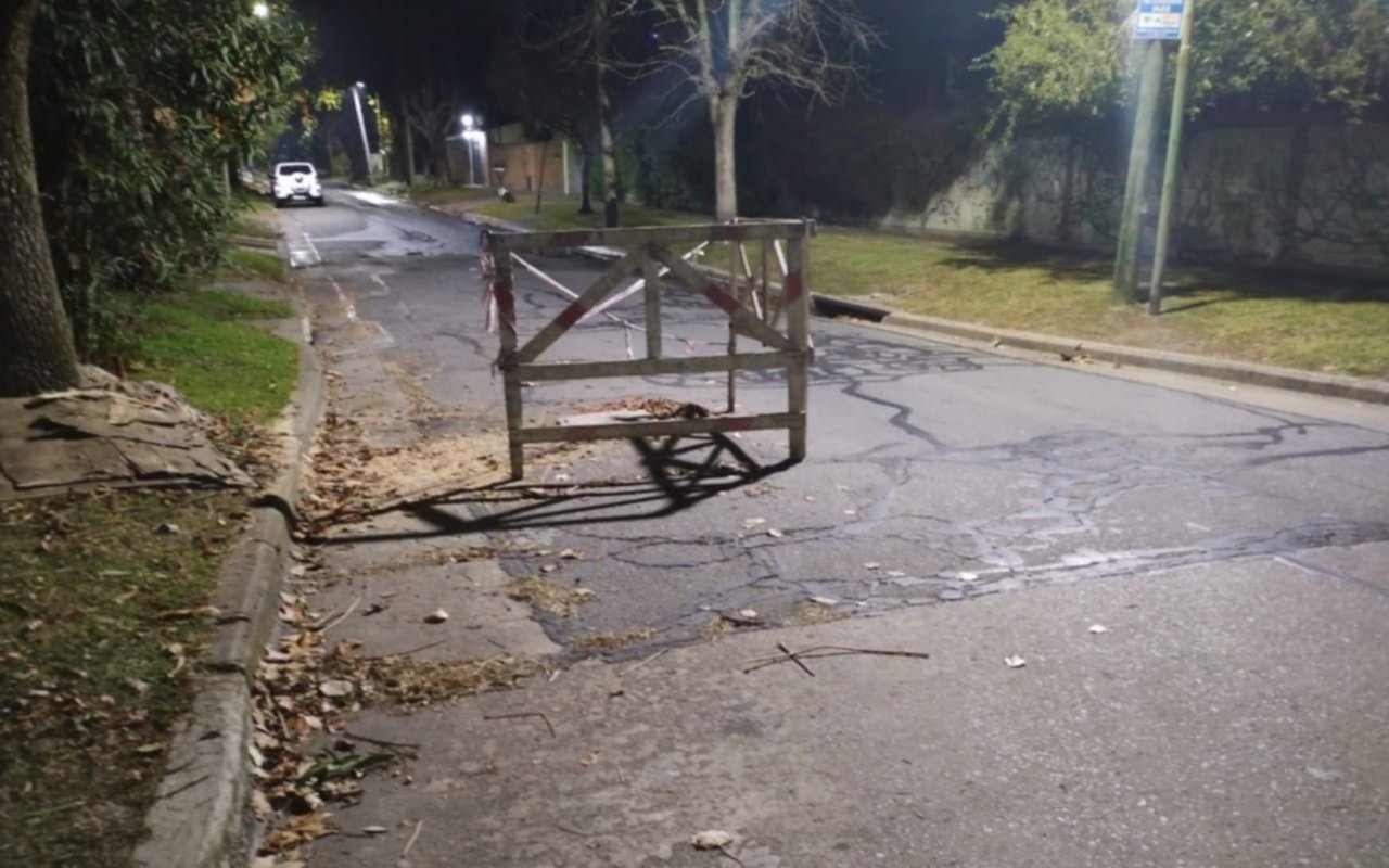 Vecinos de City Bell reclaman por la reposición de una tapa de desagüe que fue robada
