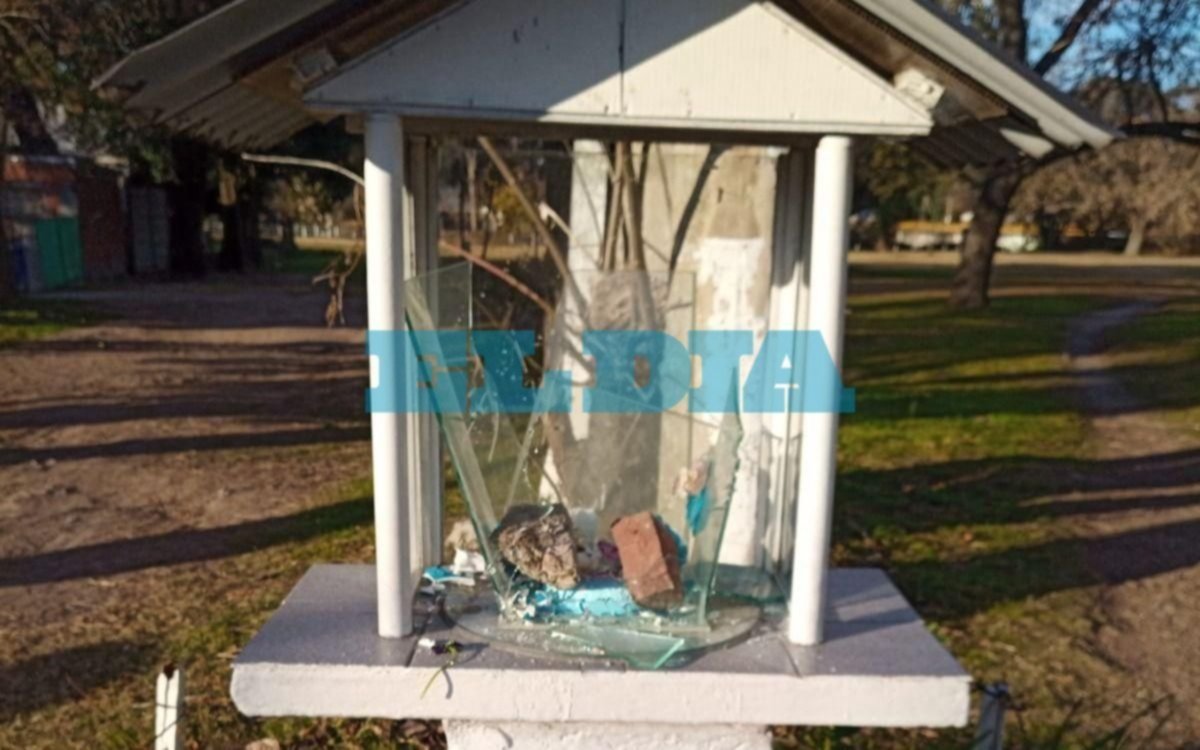 Tristeza en Villa Elisa: destrozaron una imagen de la Virgen del Rosario de San Nicolás     