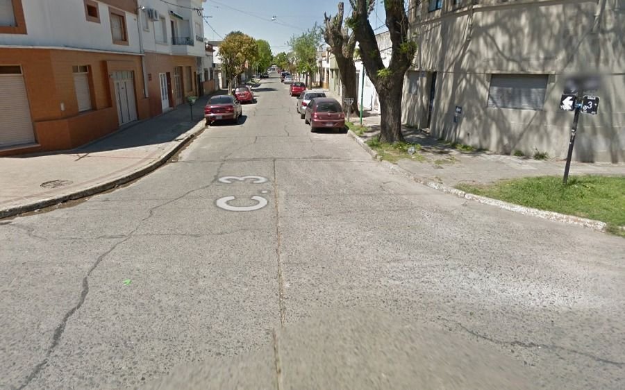 Una mujer se tiró de un balcón en Tolosa: escapó de un hombre que le robó y que la manoseó