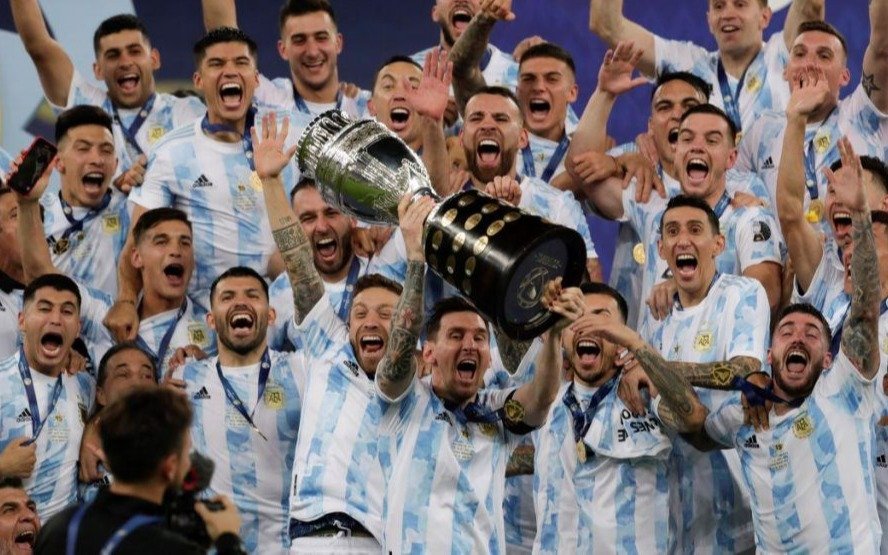 Es furor la campaña para que la Scaloneta juegue el Mundial con la camiseta que ganó la Copa América