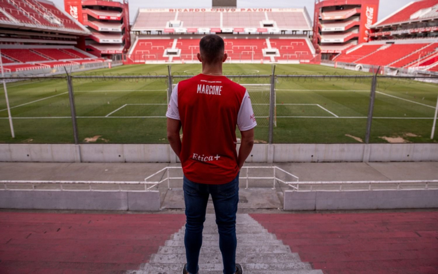 Marcone firmó su contrato, posó en "su paravalancha" y luego entrenó en Independiente