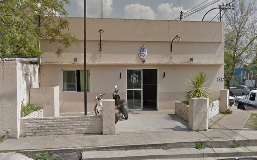 Una mujer denunció que su ex entró a su casa, le pegó un cabezazo y la amenazó con un cuchillo