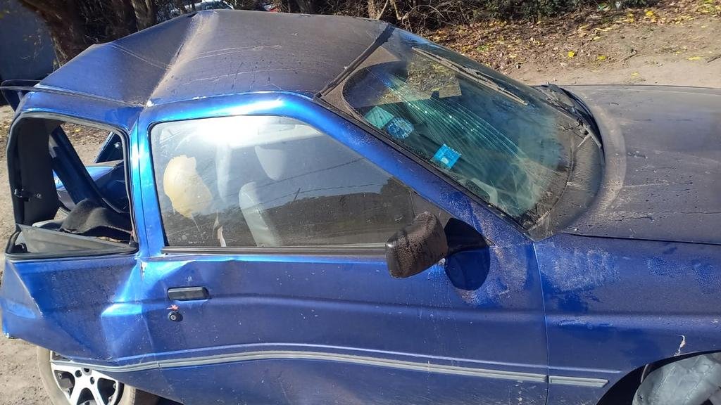 Abasto: un auto se estrelló contra una columna y un joven resultó herido