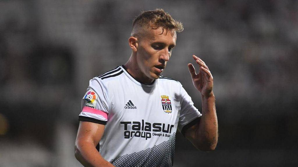 Con el delantero en veremos, la prioridad para Pipo es el lateral