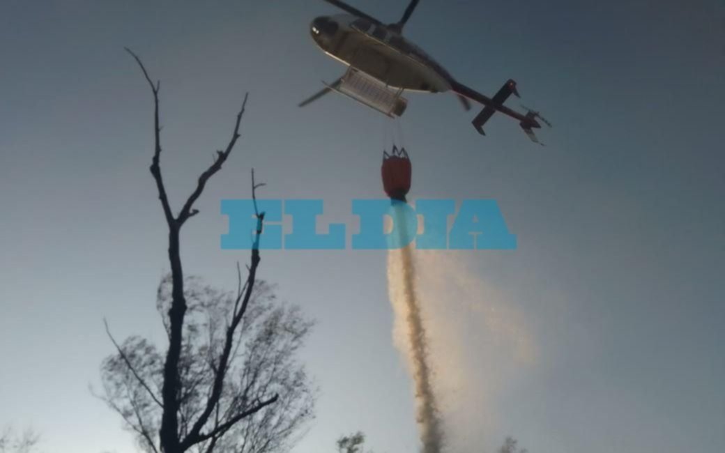 Otra vez focos activos de incendios forestales en Entre Ríos: el combate aéreo de helicópteros platenses