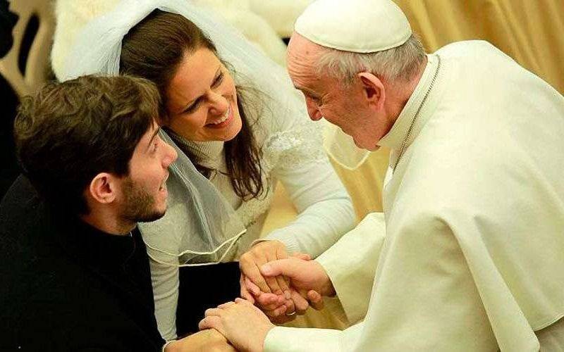 El Papa Francisco recomendó no tener sexo hasta el matrimonio: “La castidad enseña el amor verdadero”