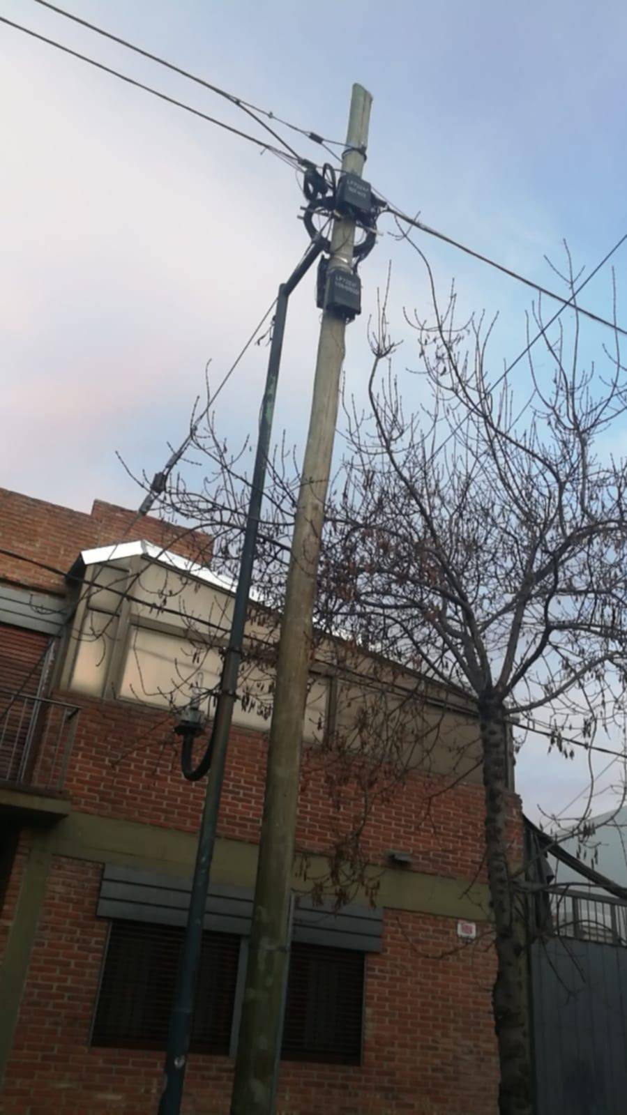 Denuncian el robo de luces Led en 40 entre 10 y 11