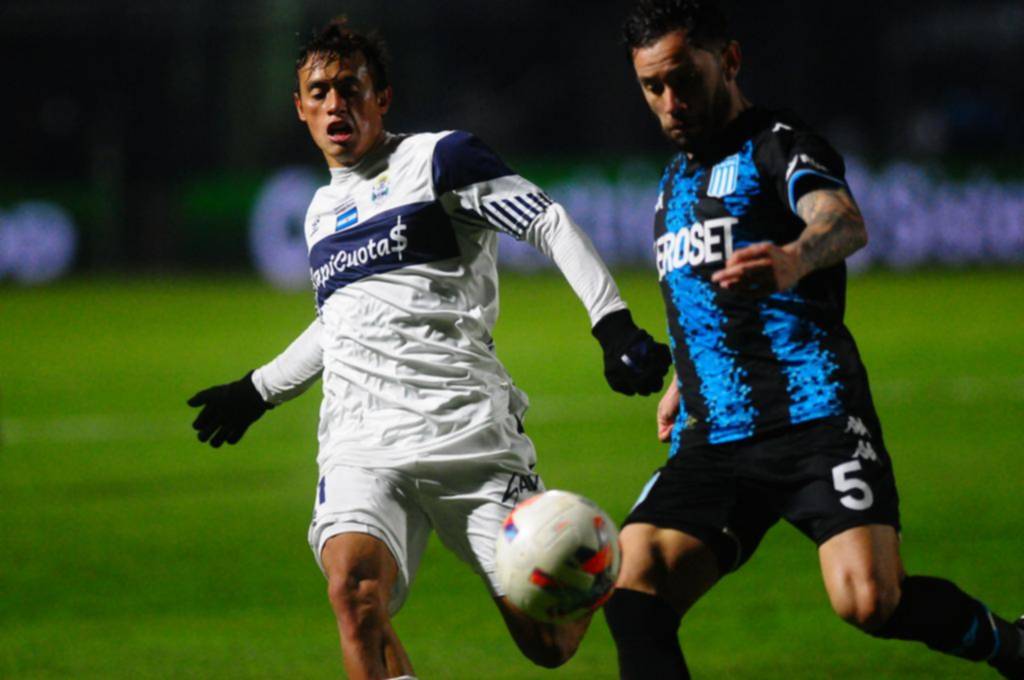 El Lobo insistió por Weigandt y avanzó mucho con De Blasis