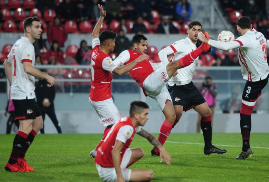 Estudiantes perdió ante Independiente su invicto en el torneo