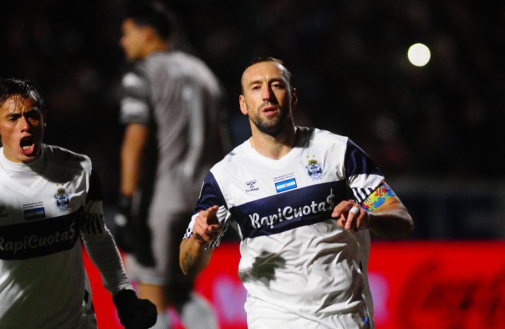 Contra la Academia le dieron el penal que pasó de largo en Platense