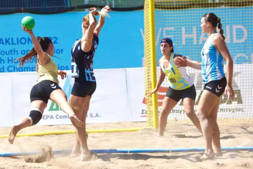 Con Carolina Ponce, Las Kamikazes avanzan en Beach Handball