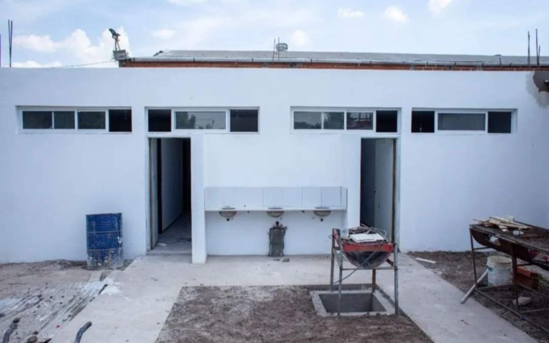Continúan las obras en el Polideportivo vecinal de Solano