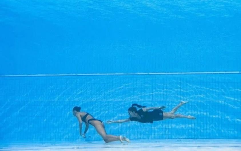 "Todo se volvió negro", dijo la nadadora rescatada del fondo de la pileta