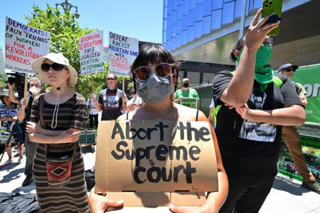 Retroceso en EE UU: revocan el derecho al aborto