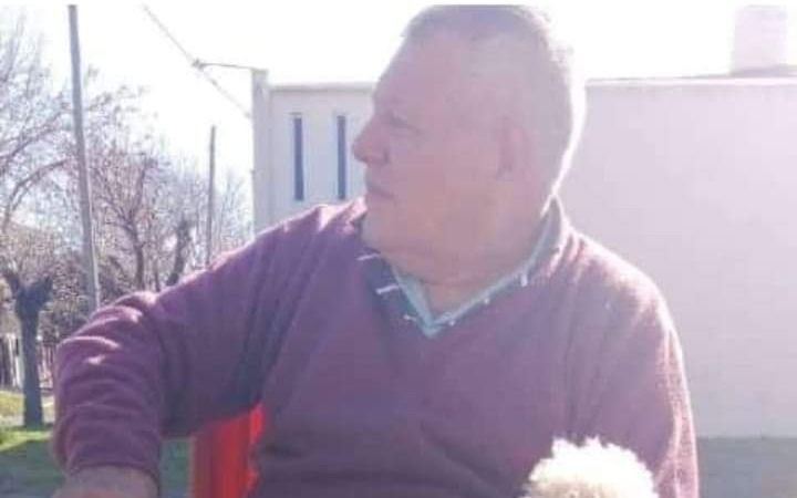 Buscan a un platense que salió a pasear con su perro: su familia está desesperada