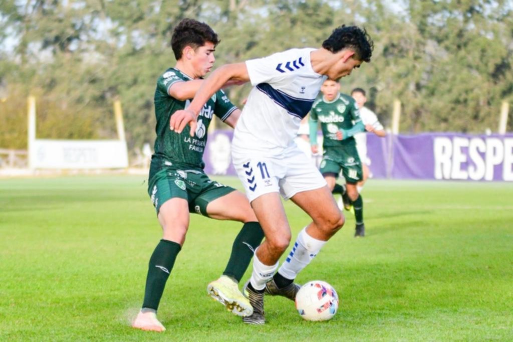 Los juveniles y una buena cosecha frente a Sarmiento