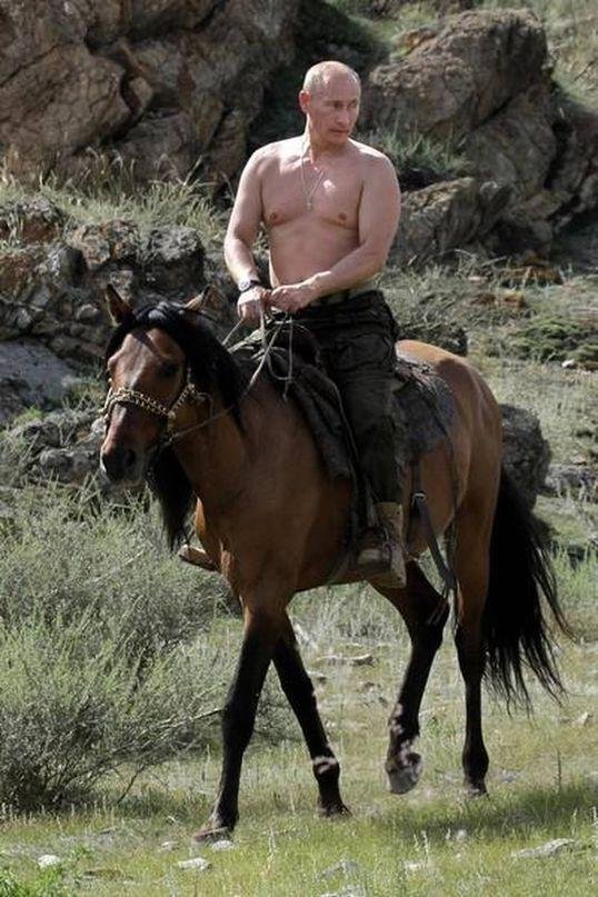 Burlas a Putin por sus fotos “en cuero”: ¿Nos sacamos las camisas?”