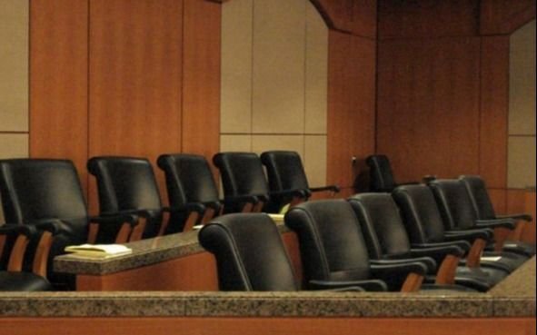 Juicio a hombre que mató a joven por romper la luneta de su auto
