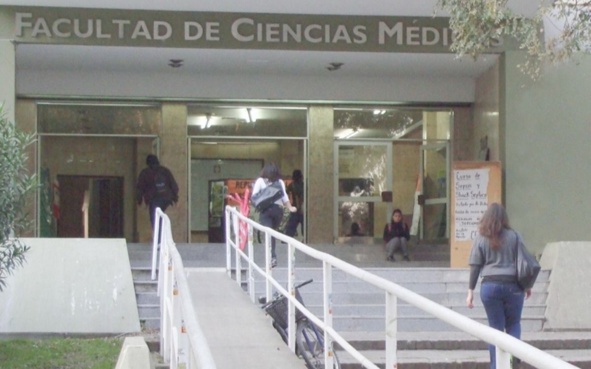 “Duele ser noticia por los bochazos”: fuerte reclamo de Franja Morada en Medicina