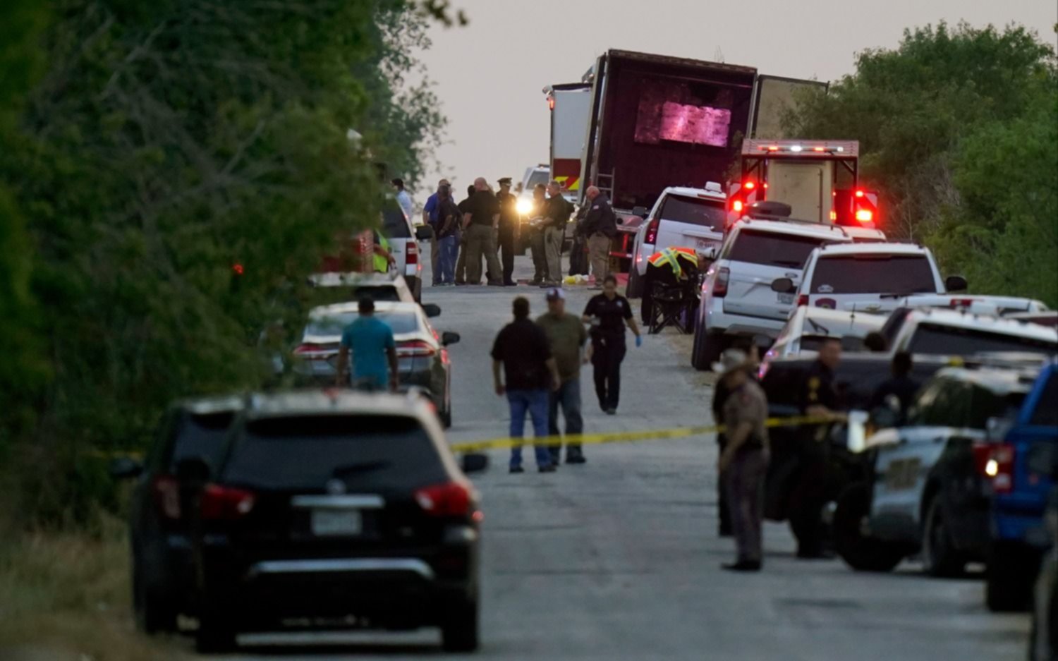 Macabro hallazgo de 46 cadáveres de migrantes adentro de un camión en Texas
