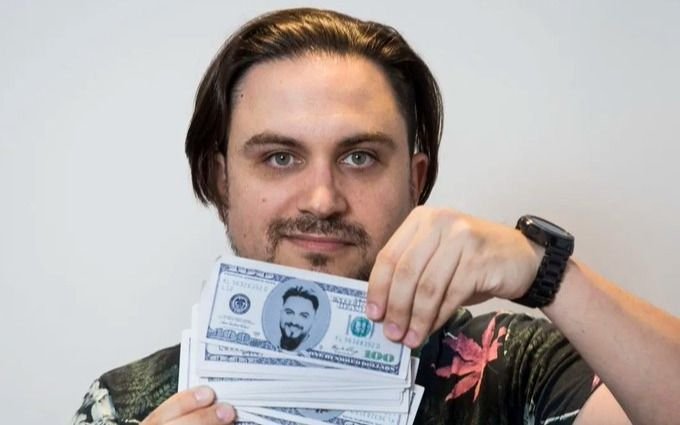 Un diputado libertario organiza un sorteo para quien acierte en cuánto cerrará la semana el dólar blue