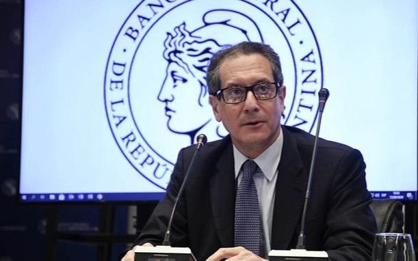 Pesce defendió las medidas sobre el dólar: dijo que son para evitar una "devaluación brusca"
