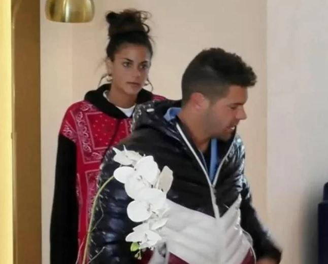 Emily le pidió perdón a Locho y él le contestó con una canción