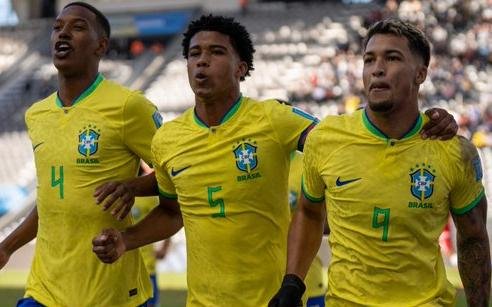 Brasil le mostró su chapa a Túnez, lo goleó y clasificó