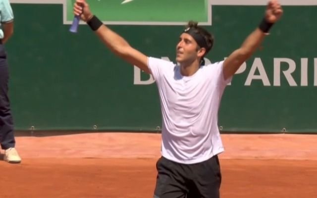 Histórico triunfo del platense Tomy Etcheverry en Roland Garros, y derrota de Thiago Tirante