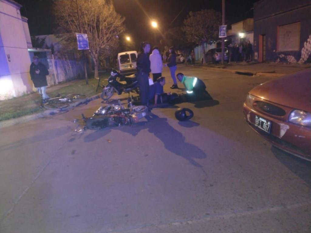 Una motociclista al hospital tras un choque