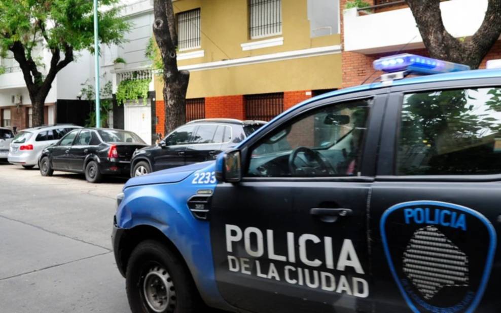 Atacaron a una policía a la salida del Monumental y le robaron el arma reglamentaria