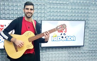 Nicolás Serrano hizo sonar su música en "La Peña de Juan Pablo"
