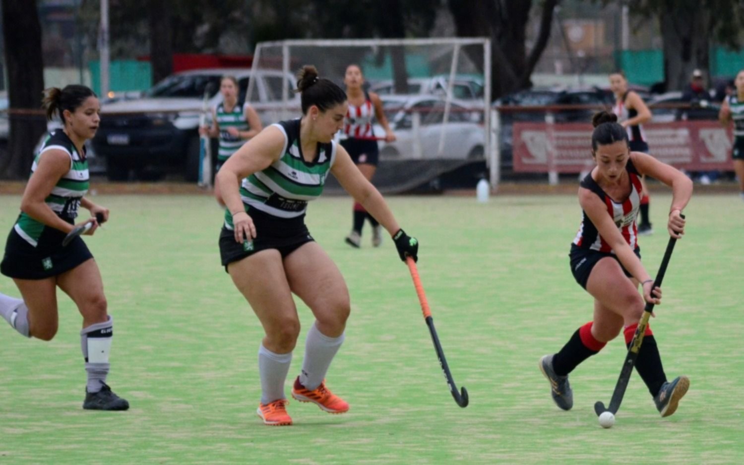 Estudiantes se quedó con el duelo platense de hockey femenino