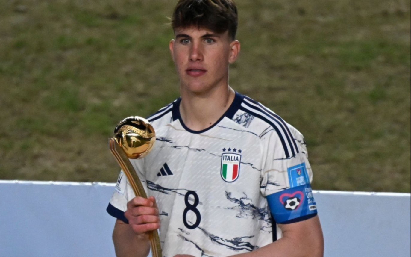 El italiano Cesare Casadei recibió el premio al mejor jugador del Mundial Sub 20