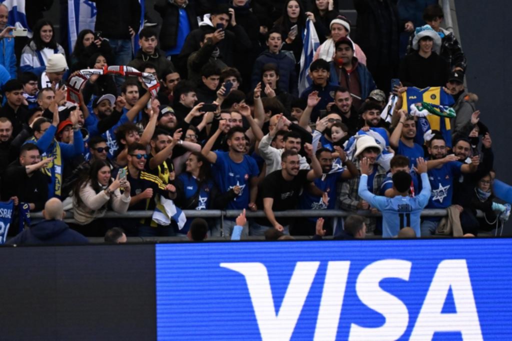 En el duelo de hinchadas, el triunfo fue de los israelíes