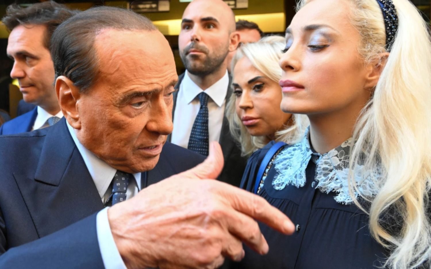 Quién es Marta Fascina, la inseparable y joven novia de Berlusconi que lo cuidó hasta el final