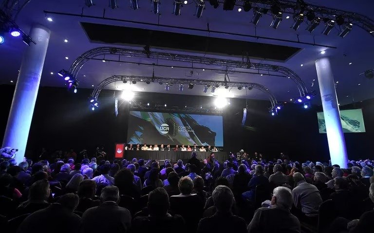 La UCR reúne a su Convención Nacional en medio de un intenso debate de ampliación de JxC