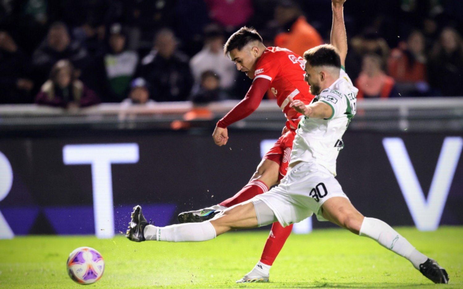 River goleó 4 a 1 a Banfield y se aleja de sus escoltas en la Liga Profesio