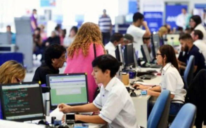 La Provincia firmó el decreto para los ascensos de estatales bonaerenses